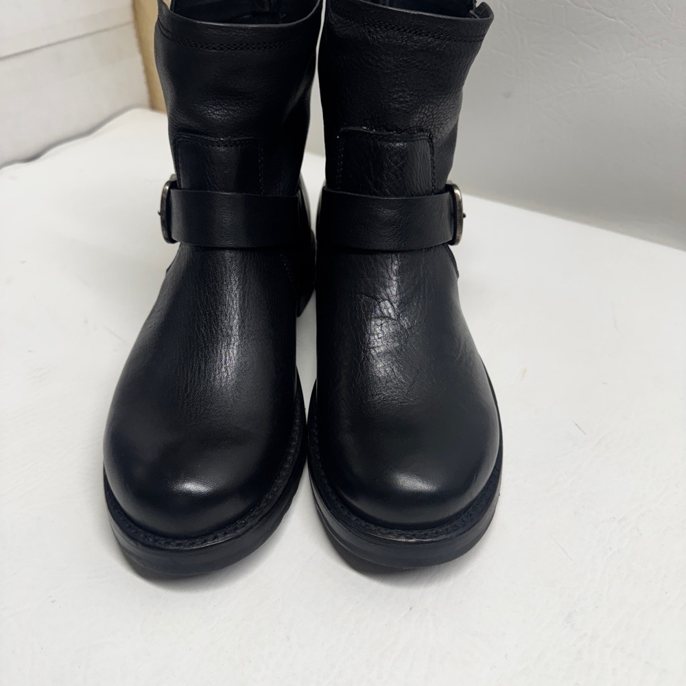FRYE Women’s Veronica flex bootie’s Black Leather Ankle Boots with Buckle Sz 8B - Picture 6 of 8